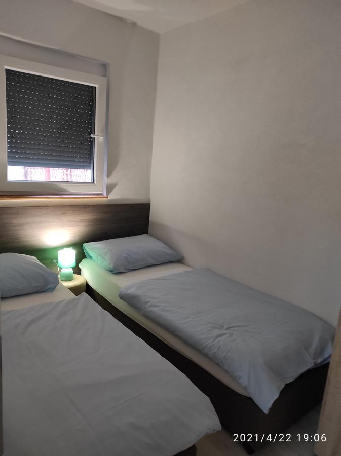 Apartmani Quattro Starigrad Paklenica Exteriör bild