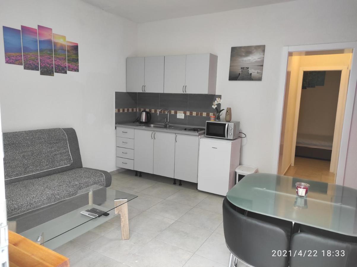 Apartmani Quattro Starigrad Paklenica Exteriör bild
