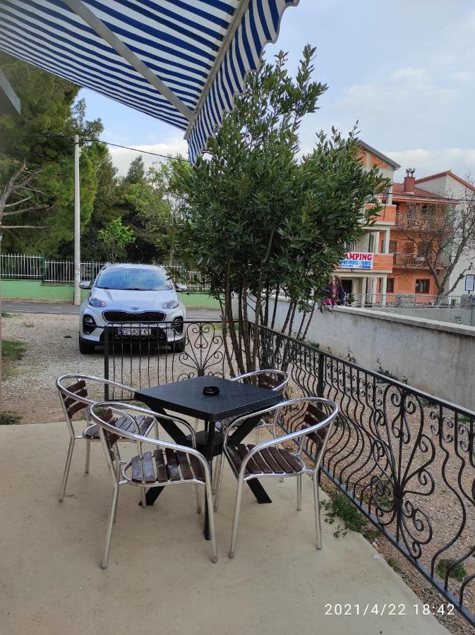 Apartmani Quattro Starigrad Paklenica Exteriör bild