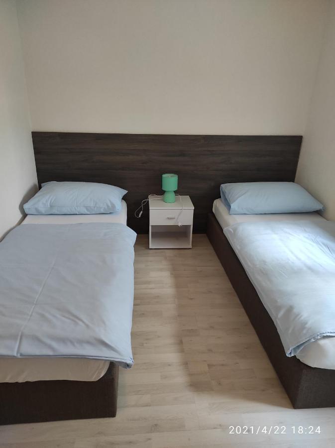 Apartmani Quattro Starigrad Paklenica Exteriör bild