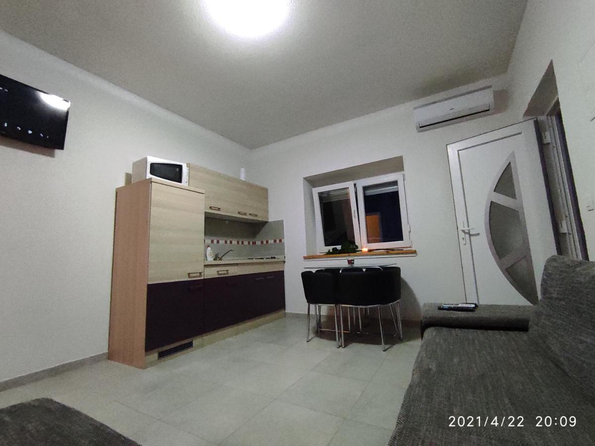 Apartmani Quattro Starigrad Paklenica Exteriör bild
