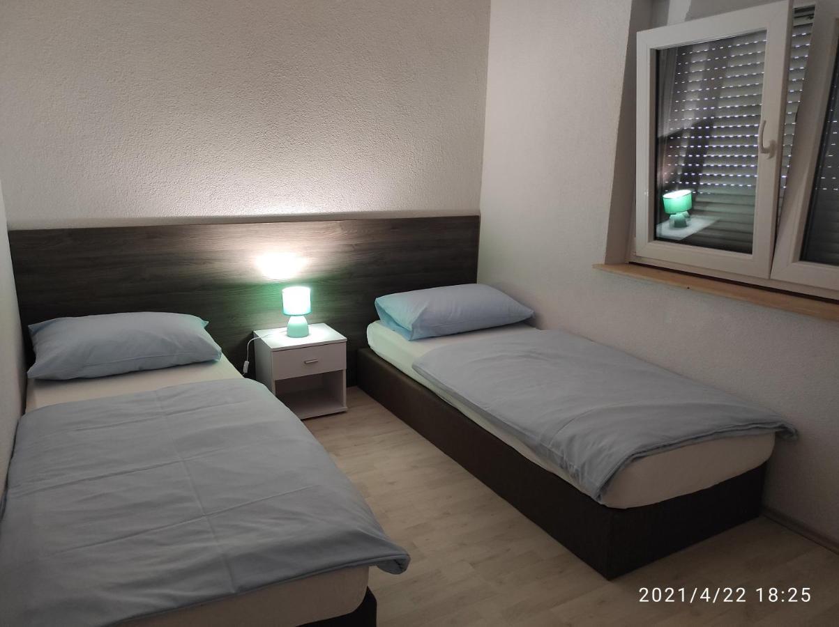 Apartmani Quattro Starigrad Paklenica Exteriör bild